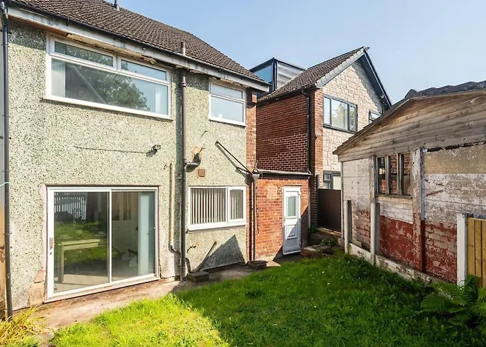 Spacious 4Bed Home, Sleeps 10, Pool Table, Parking, Perfect For Groups