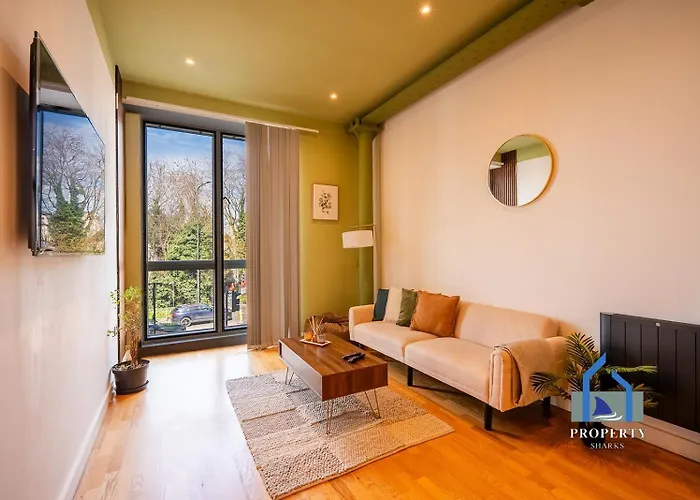 Spacious City Condo - Parking - Next To Ao Arena - Local Attraction & Transport Links